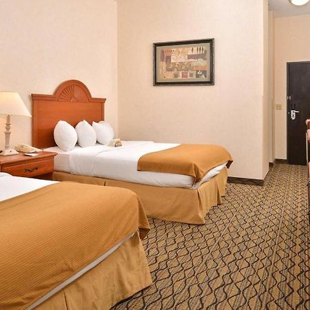 Quality Inn & Suites Jefferson City Buitenkant foto