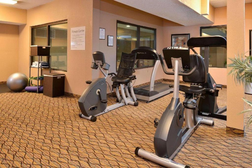 Quality Inn & Suites Jefferson City Buitenkant foto