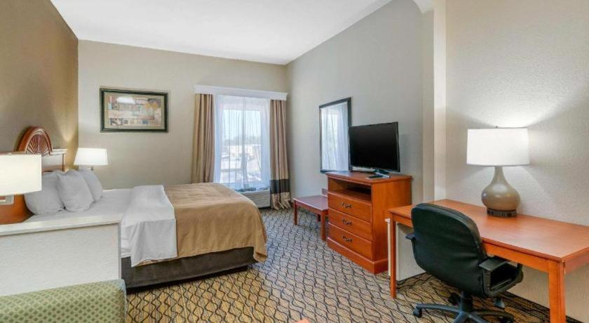 Quality Inn & Suites Jefferson City Buitenkant foto