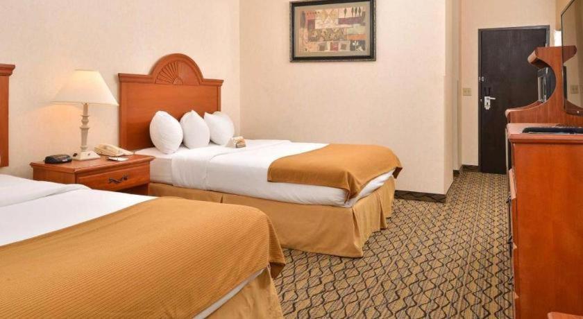 Quality Inn & Suites Jefferson City Buitenkant foto