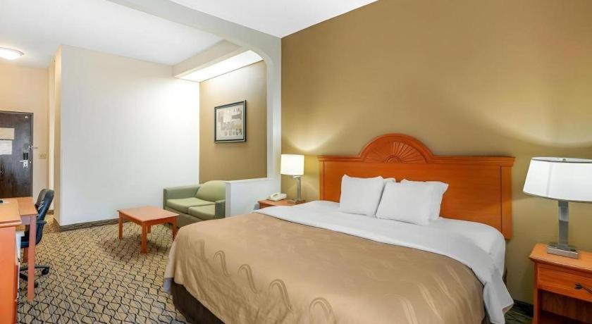 Quality Inn & Suites Jefferson City Buitenkant foto