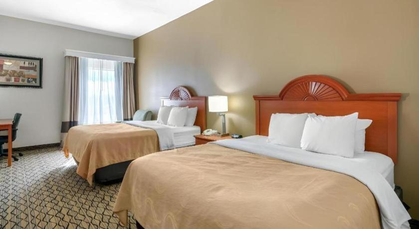 Quality Inn & Suites Jefferson City Buitenkant foto