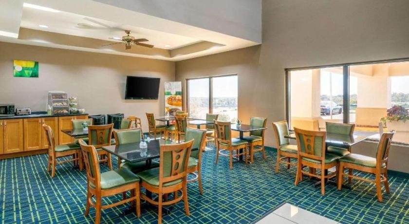 Quality Inn & Suites Jefferson City Buitenkant foto