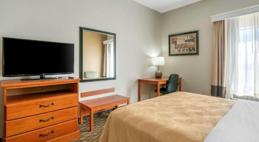 Quality Inn & Suites Jefferson City Buitenkant foto