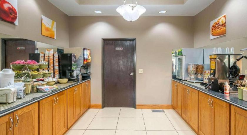 Quality Inn & Suites Jefferson City Buitenkant foto