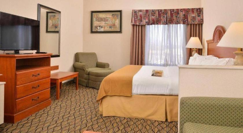 Quality Inn & Suites Jefferson City Buitenkant foto