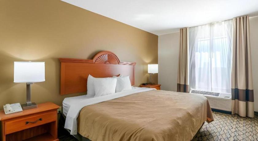 Quality Inn & Suites Jefferson City Buitenkant foto