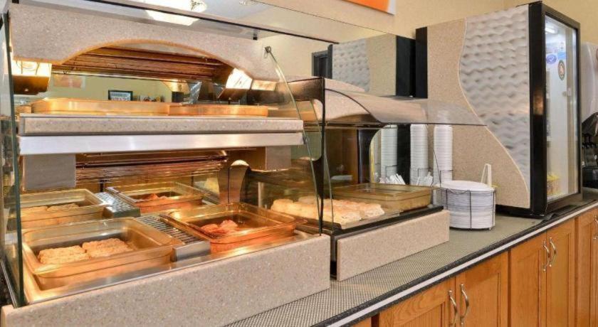 Quality Inn & Suites Jefferson City Buitenkant foto