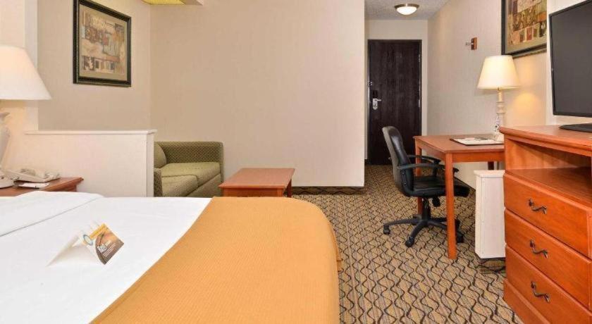 Quality Inn & Suites Jefferson City Buitenkant foto