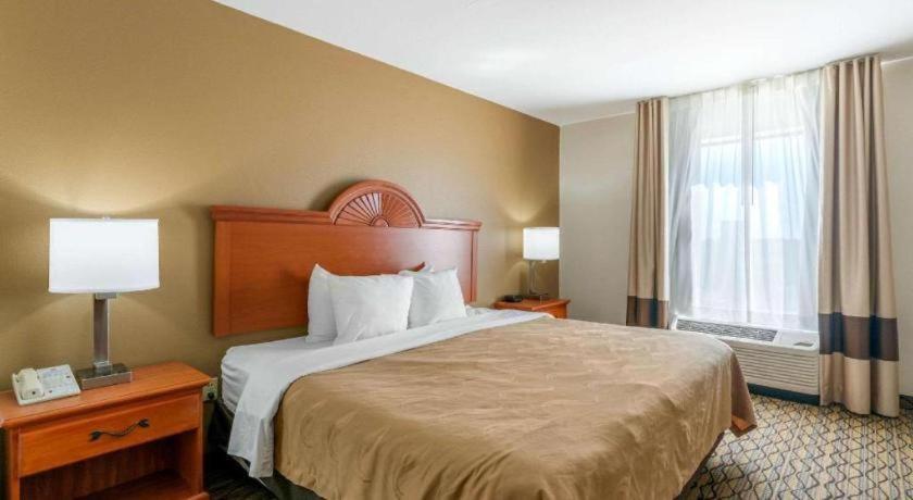 Quality Inn & Suites Jefferson City Buitenkant foto