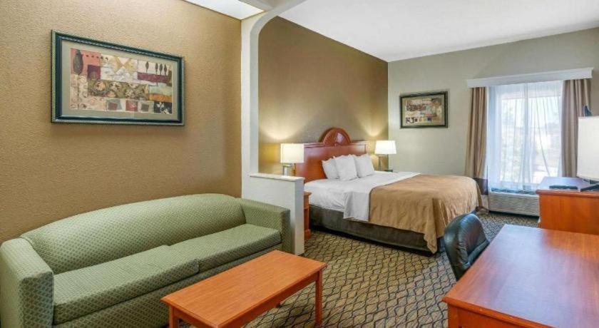 Quality Inn & Suites Jefferson City Buitenkant foto