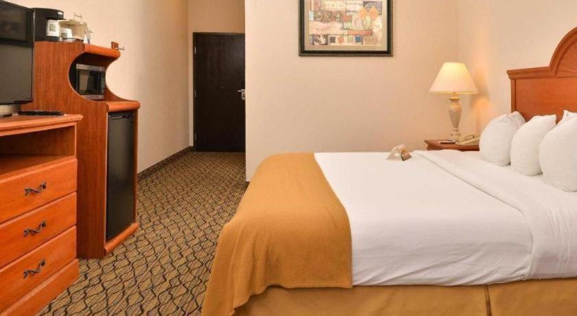 Quality Inn & Suites Jefferson City Buitenkant foto
