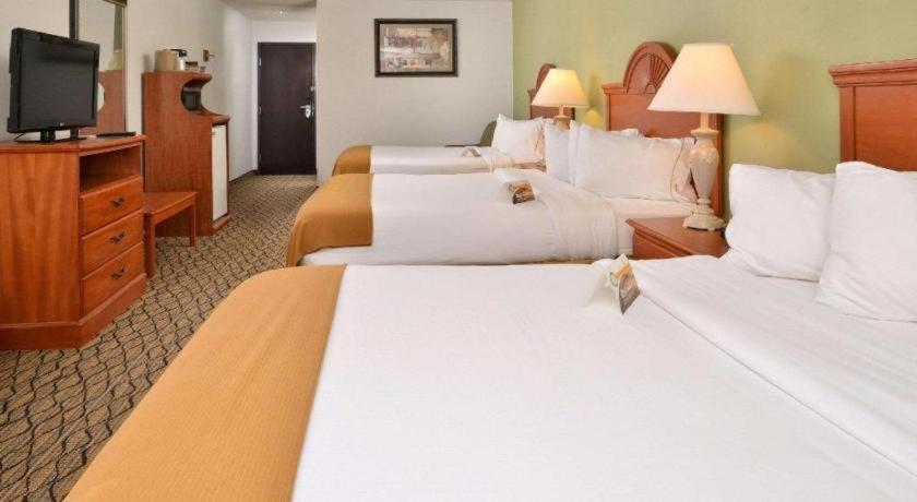Quality Inn & Suites Jefferson City Buitenkant foto