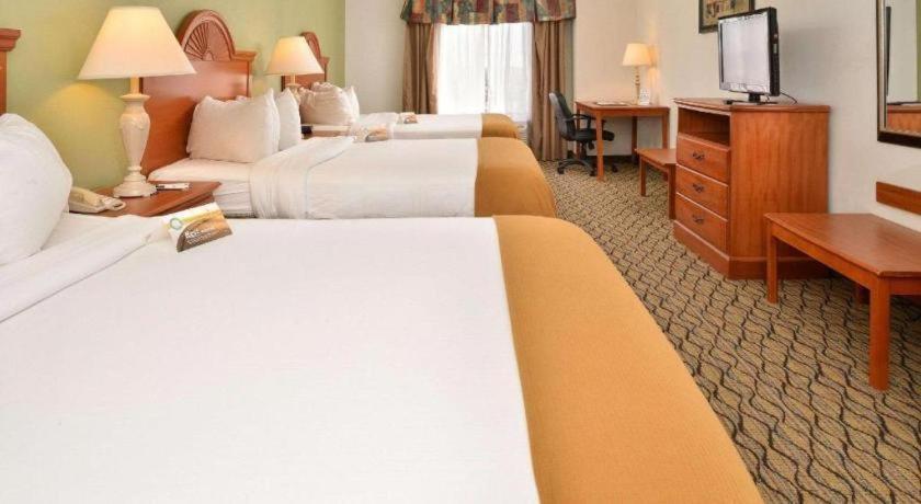 Quality Inn & Suites Jefferson City Buitenkant foto