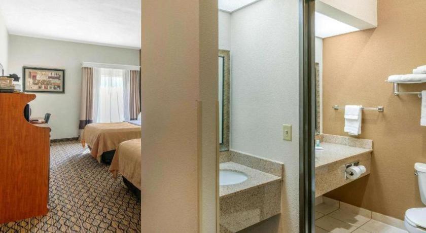 Quality Inn & Suites Jefferson City Buitenkant foto