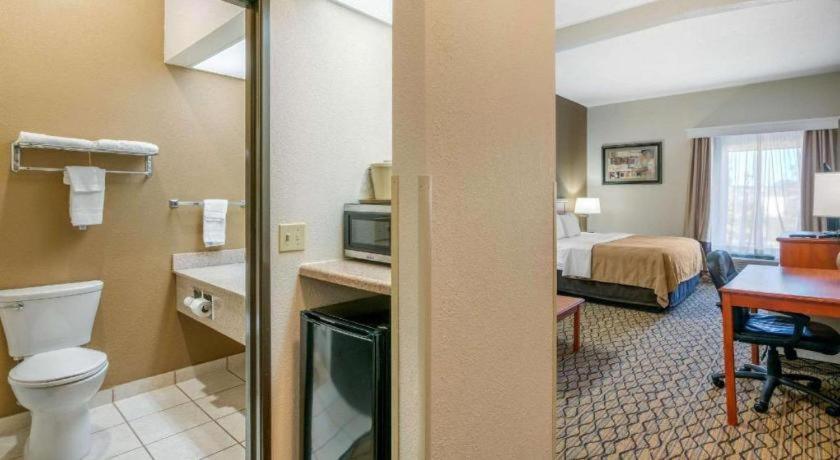 Quality Inn & Suites Jefferson City Buitenkant foto