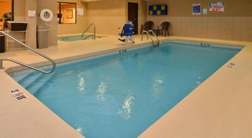 Quality Inn & Suites Jefferson City Buitenkant foto