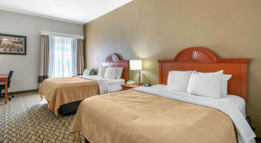 Quality Inn & Suites Jefferson City Buitenkant foto