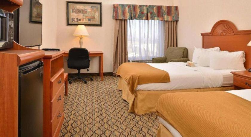 Quality Inn & Suites Jefferson City Buitenkant foto