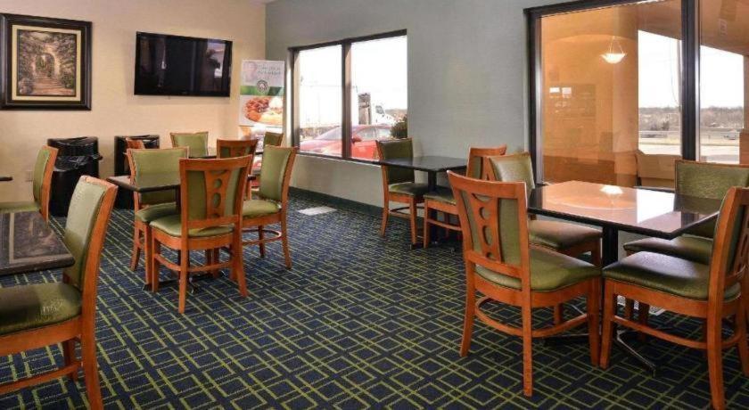 Quality Inn & Suites Jefferson City Buitenkant foto